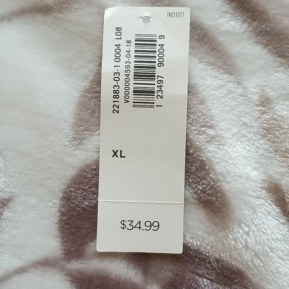 NWT (not attached) Green Crochet Detailed Blouse - Picture 6 of 6